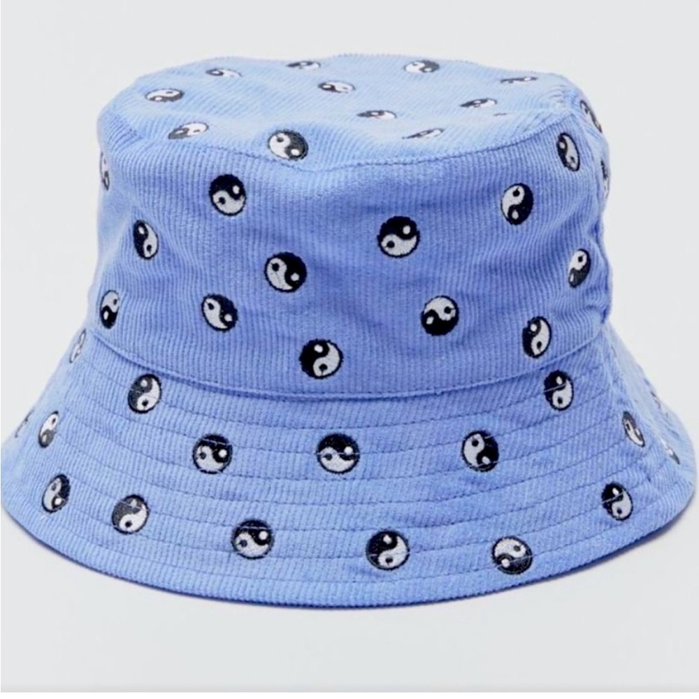 UO Yin & Yang Embroidered Corduroy Bucket Hat